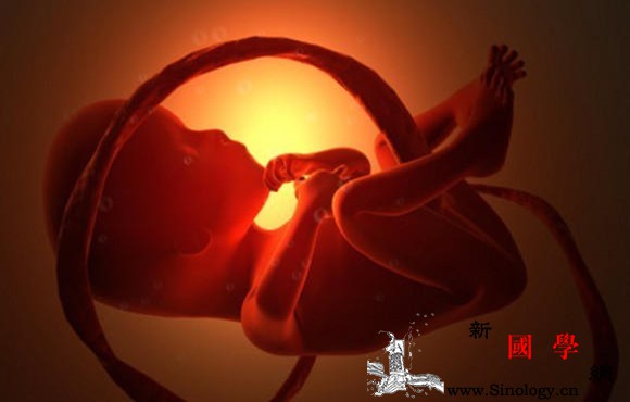 孕妈经常抚摸肚子进行胎教会发生脐带绕颈吗？_顺产-脐带-胎儿-抚摸-