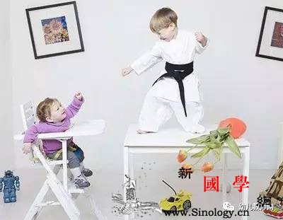 我的孩子打人了&我的孩子被打了！_打了-情绪-态度-沟通-