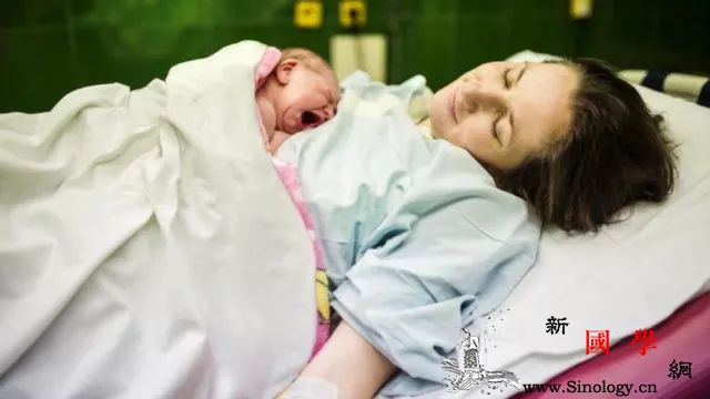 夏季坐月子真难熬这4个方法帮你缓解!_产褥期-坐月子-出汗-妈咪-