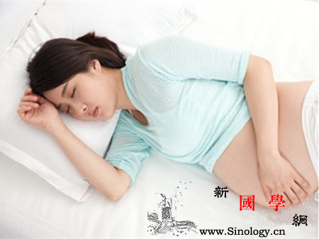胎儿臀位该怎么睡觉_侧卧-睡姿-该怎么-胎儿-
