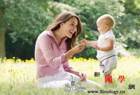 妈妈的专制让孩子感到窒息！_专制-父母-感受-妈妈-