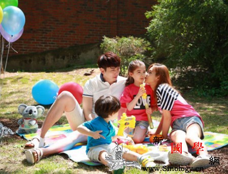 妈妈不放手成年子女怎么办？_与他-角色-沟通-母亲-