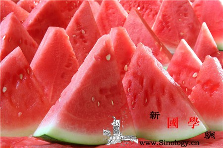 夏天来月经能吃西瓜吗经期真的不能吃西瓜吗？_经血-综合征-月经-西瓜-孕前饮食