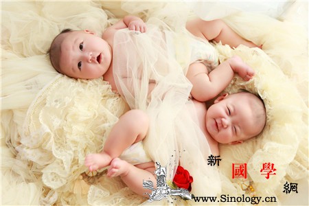 双胞胎早期症状_孕期-双胞胎-子宫-腹部-