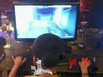 暑假孩子沉迷游戏？看这位机智妈妈的“绝招”！_玩游戏-妈妈-孩子-电脑-