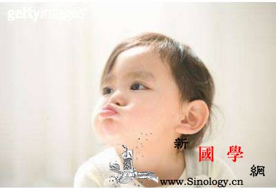 如何应对宝宝的第一个叛逆期家长需要这点！_年龄-父母-孩子-摆正-