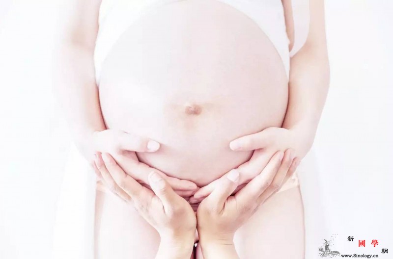 孕妈不要随便摸肚肚这样抚摸才能让宝宝发育更_腹部-个月-抚摸-怀孕-