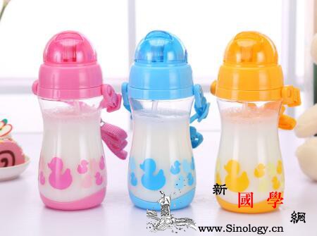 宝宝用吸管杯喝奶喝水好吗宝宝用吸管杯可以喝_奶瓶-吸管-水杯-喂养-