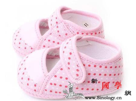 一岁宝宝秋天穿什么鞋子1岁宝宝秋季穿鞋指南_学步-鞋底-鞋子-秋天-