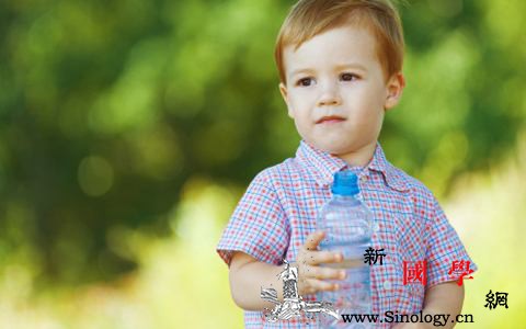 宝宝可以喝矿泉水吗宝宝喝水有讲究白开水最_矿物质-白开水-矿泉水-饮用-