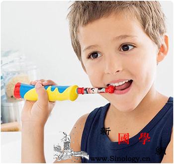 宝宝几岁可以用电动牙刷孩子多大用电动牙刷比_牙刷-用电-刷牙-几岁-