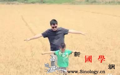 哪些行为言语可能会对孩子养成好的行为习惯产生_沙堆-孩子-吃了-会对-