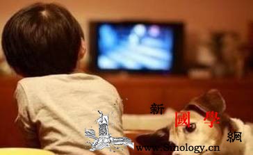 为什么孩子会这么痴迷电视呢？该如何让孩子合理_电视迷-看电视-家长-节目-