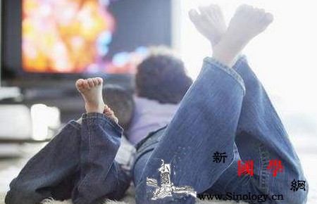 宝宝两岁前看动画片有什么危害？如何规定接触电_电子产品-接触-家长-孩子-