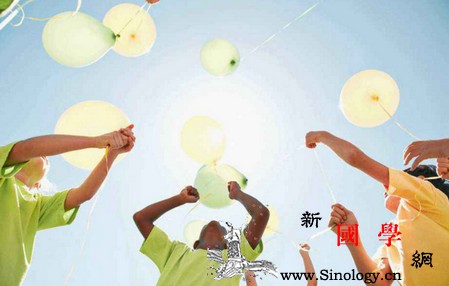 父母与孩子之间的关系越亲密孩子管教起来就越_管教-亲密-父母-建立-