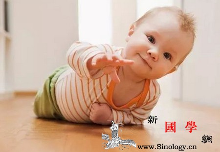 爬行将会成为宝宝获得快乐的一种游戏爬行小子_爬行-父母-训练-宝宝-