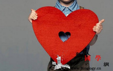 孩子在幼儿园受到虐待家长该如何处理？_虐待-幼儿园-引导-老师-
