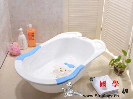 宝宝浴盆使用方法教你怎么用_浴盆-着凉-水温-清洗-