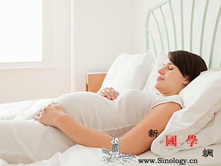 孕妇睡觉爱踢被子怎么办四招解决睡觉踢被子问_钙质-孕妇-被子-温度-