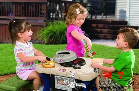 假装游戏只是过家家？其实并没那么简单_幼儿园-假装-父母-妈妈-