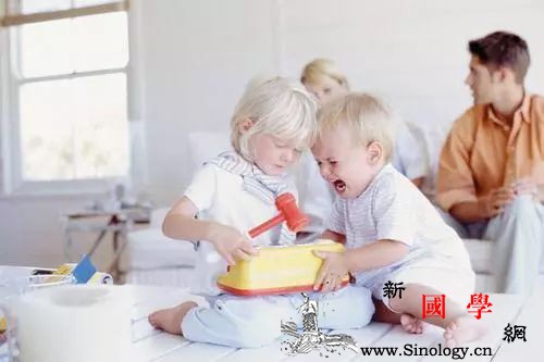 那些爱抢玩具的孩子都是怎么回事？_父母-玩具-东西-宝宝-