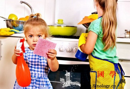 教孩子做家务得这样做揭开成功孩子背后的秘密_爸妈-教孩子-孩子-打扫-