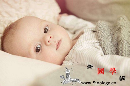 睡醒之后到处瞎看的宝宝居然是天才？你信吗_感觉到-睡醒-睡觉-孩子-