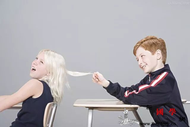 这几种孩子在幼儿园最容易受欺负！_幼儿园-欺负-老师-宝宝-