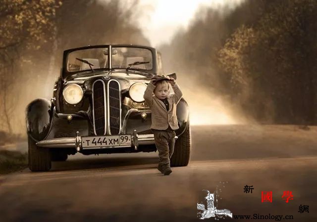 很多父母不知道报那么多的兴趣班会成为孩子的_父母-母亲-期待-成绩-