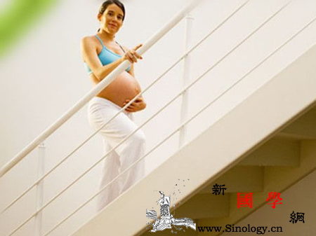 胎位不正爬楼梯有用吗孕妇爬楼梯注意事项_胎位-胎儿-纠正-艾灸-