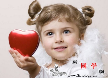 打孩子不能一概而论到底谁是正确的？_打屁股-成年人-面前-母亲-