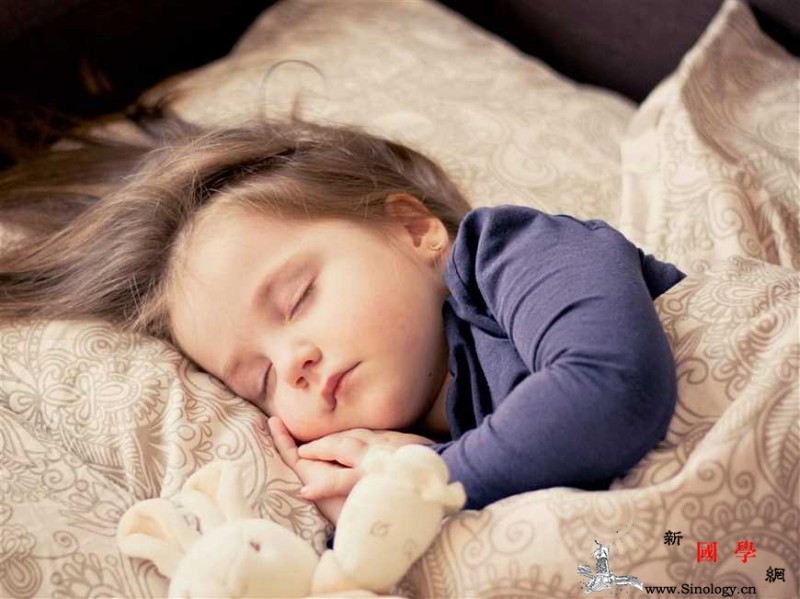 宝宝单独睡觉的好处怎么培养独睡好习惯_单独-睡觉-父母-培养-