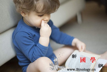 给孩子买这几种书危害不小！_视力-纸张-颜色-孩子-