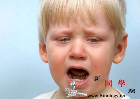 孩子哭了要不要抱？及时安抚好处多！_哭闹-哭声-需求-妈妈-