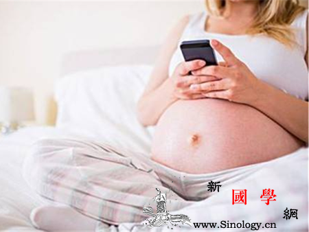孕妇玩手机看电视有什么影响这五个影响孕妇应_胎儿-看电视-孕妇-辐射-