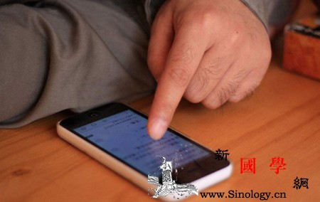 孩子玩手机没有一点好处吗?给孩子玩手机会毁掉_家长-接触-年代-孩子-