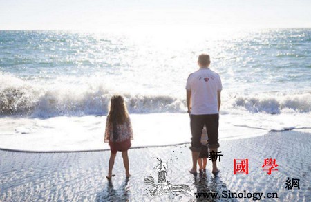 孩子太粘人如何让她独立玩耍？_跟她-陪她-贴纸-事情-