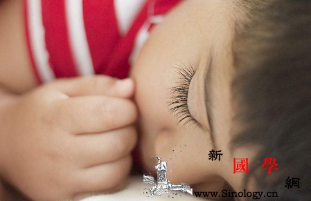 如何培养爱思考的小孩？_豆豆-帮我-思考-妈妈-