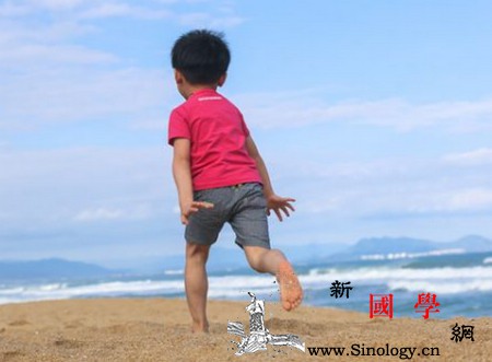 宝宝对父母的爱如何表现？注意这6种行为_的是-表达-父母-妈妈-