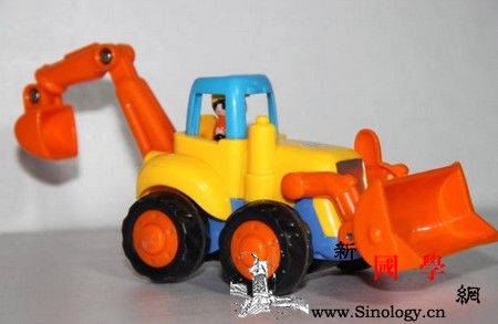 家长该怎么挑选安全正确又适合孩子的玩具_婴幼儿-气球-挑选-家长-