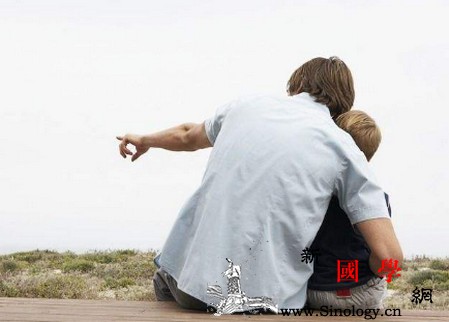 爸爸的这些臭毛病千万不要传染给孩子对孩子成_爸爸-父亲-孩子-摆架子-