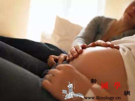 孕妇的肚子可以给别人摸吗迷信说法不可以信_脐带-早产-孕妇-肚子-