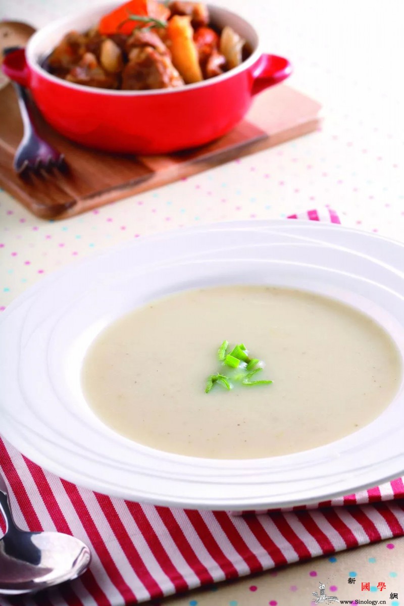 马铃薯浓汤可代替米饭的浓香美食！_青蒜-浓汤-马铃薯-胡椒-