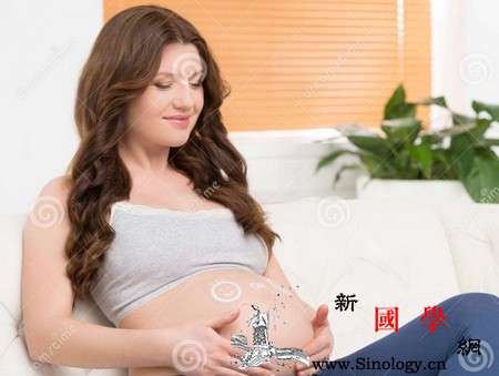 孕期出现这六个症状准妈妈要尽快去医院别不_羊水-腹痛-孕期-胎动-