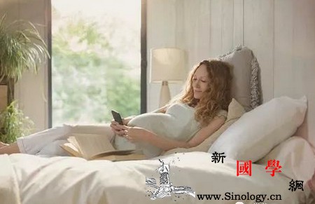 怀孕还抱着手机玩你知道有多少危害吗？_长时间-孕妇-辐射-黑芝麻-