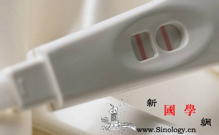 对于早孕试纸的检测结果有几点需要注意！_试纸-尿液-色带-需要注意-