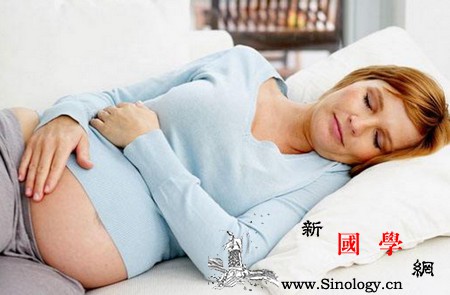 孕晚期睡姿该注意什么？最佳睡姿原来是这种！_侧卧-睡姿-胎儿-子宫-