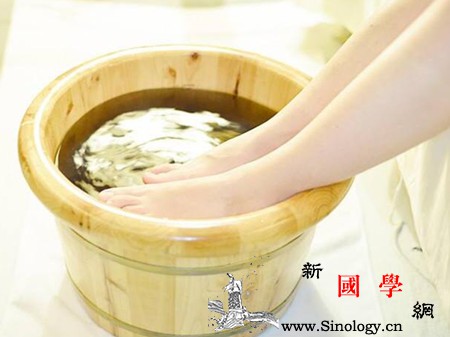 孕妇湿气重泡脚有用吗怎么泡脚祛湿效果最好_除湿-湿气-木桶-穴位-