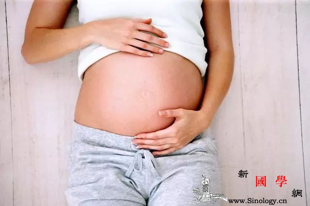 怀孕后如何摆脱妊娠纹明星也会用这3招！_精油-孕期-孕妇-妊娠纹-