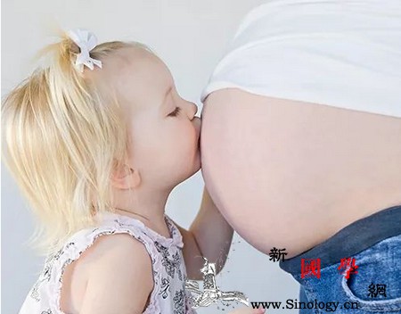 胎儿打嗝是怎么回事？胎儿打嗝要紧吗？_羊水-打嗝-肺部-吞食-